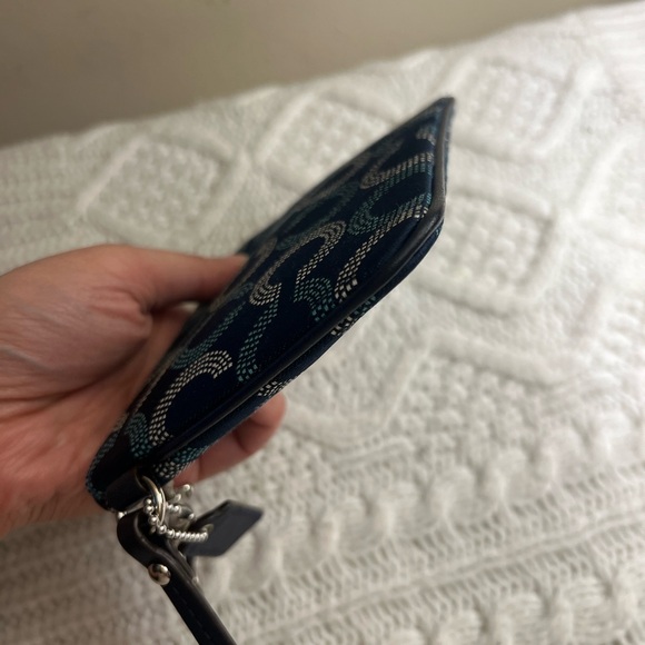 Coach Patterned Blue Wristlet 💙🖤 - Picture 7 of 11
